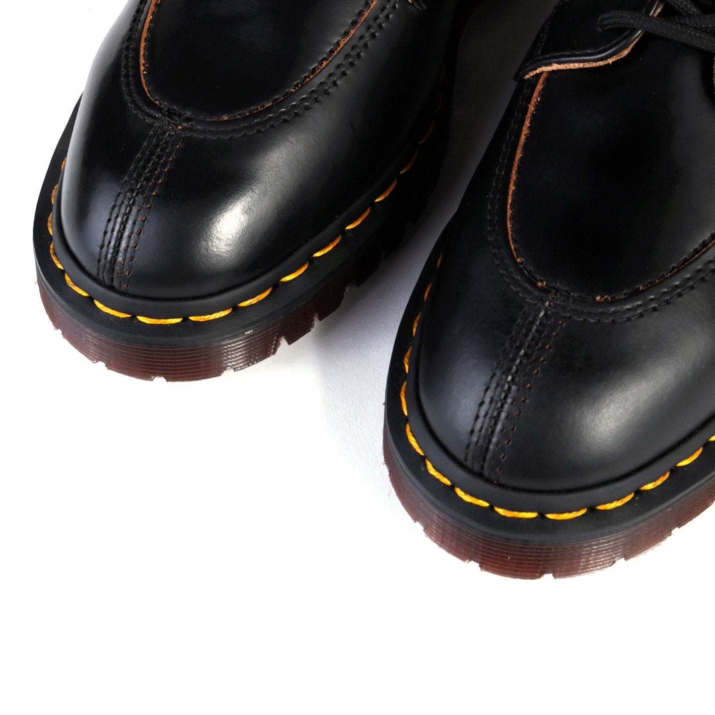 DR. MARTENS 2046 BLACK VINTAGE SMOOTH