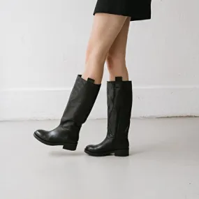 High boots in grained black leather