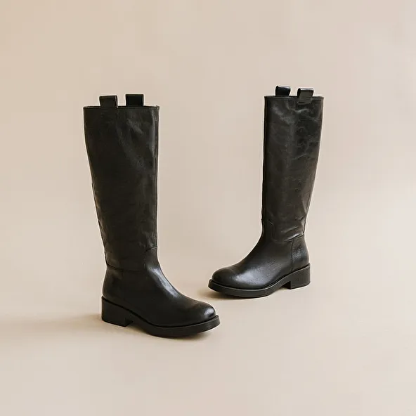 High boots in grained black leather