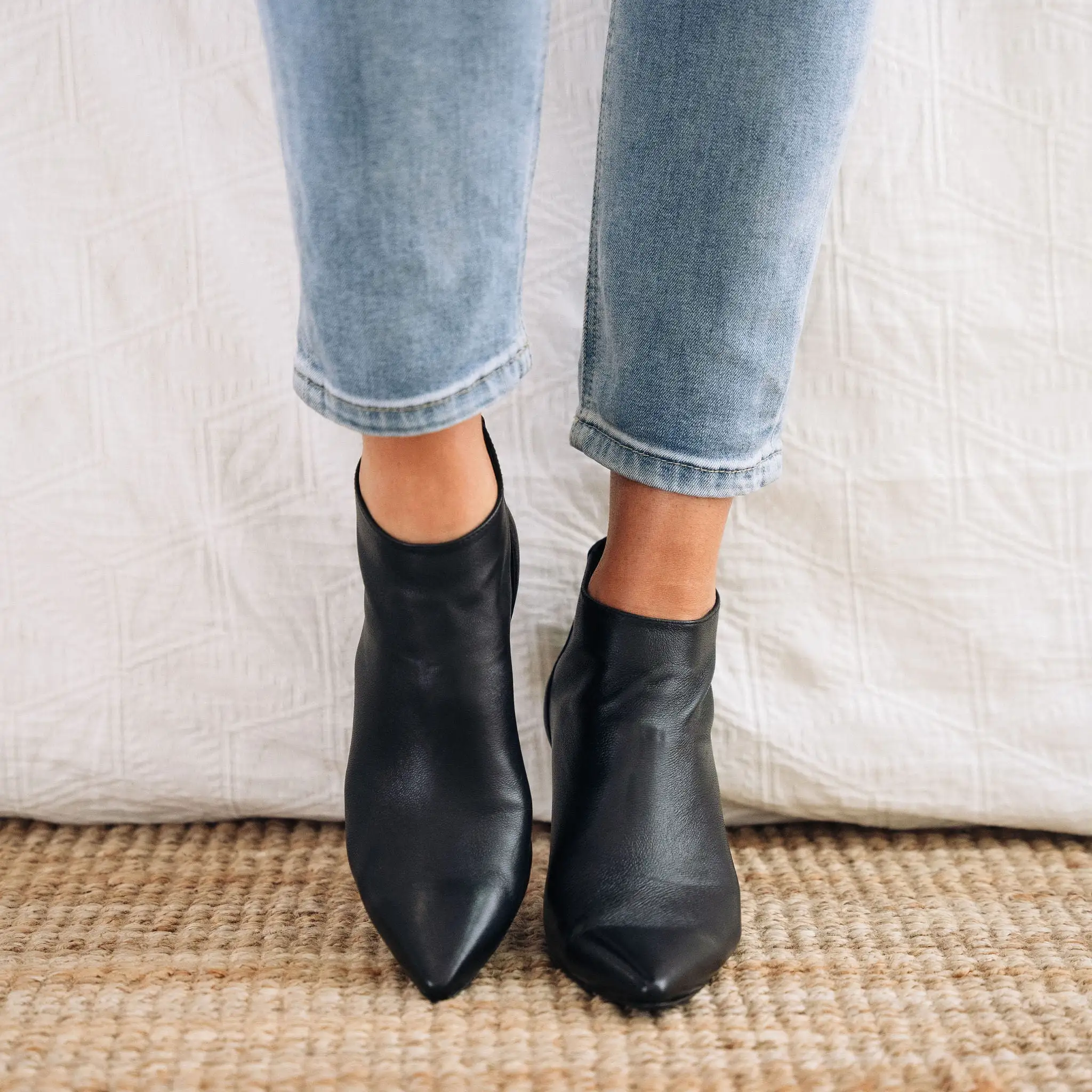 Lara boots - black