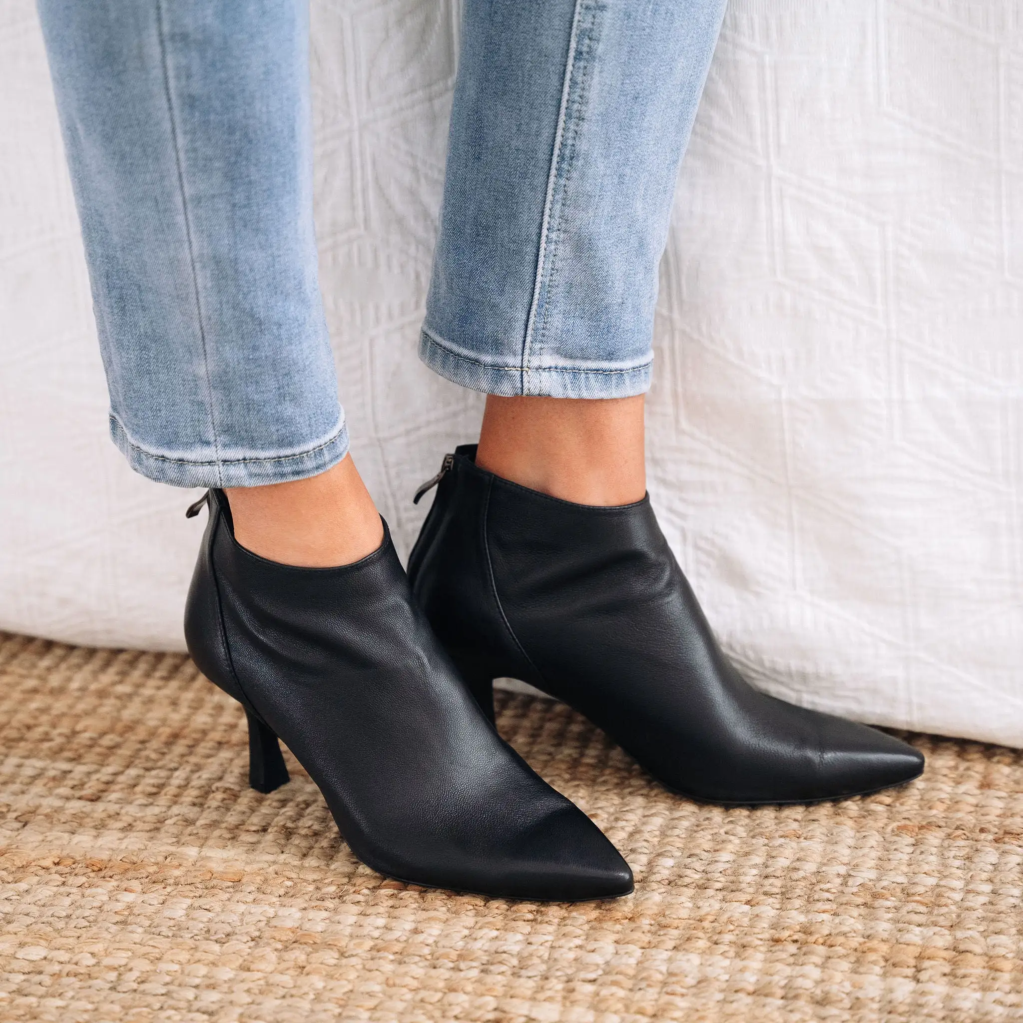 Lara boots - black